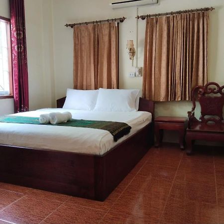 Thipphaphone Guesthouse Muang Pakbèng Buitenkant foto