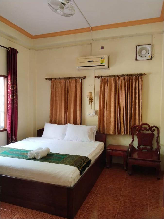 Thipphaphone Guesthouse Muang Pakbèng Buitenkant foto