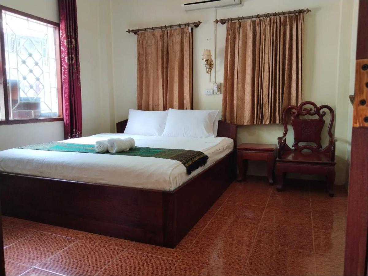 Thipphaphone Guesthouse Muang Pakbèng Buitenkant foto