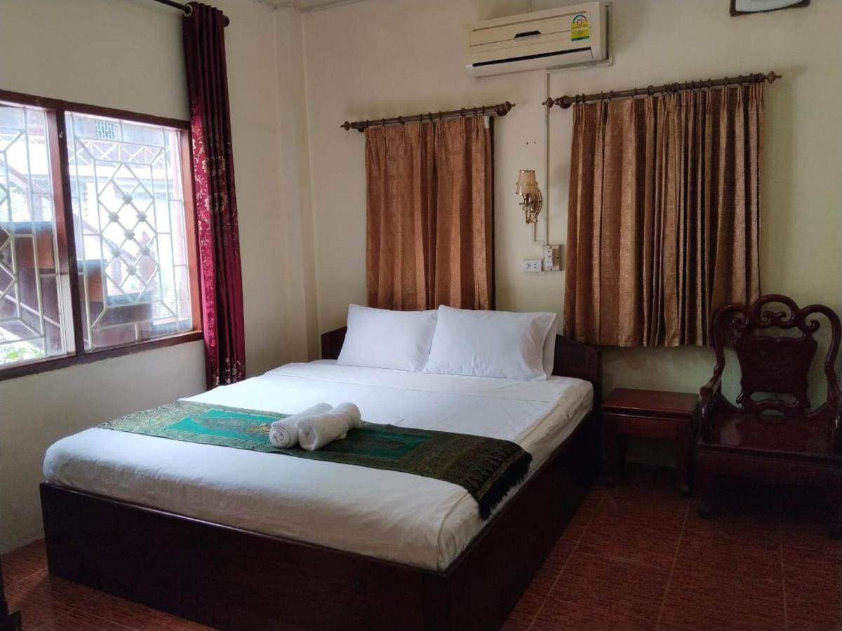 Thipphaphone Guesthouse Muang Pakbèng Buitenkant foto