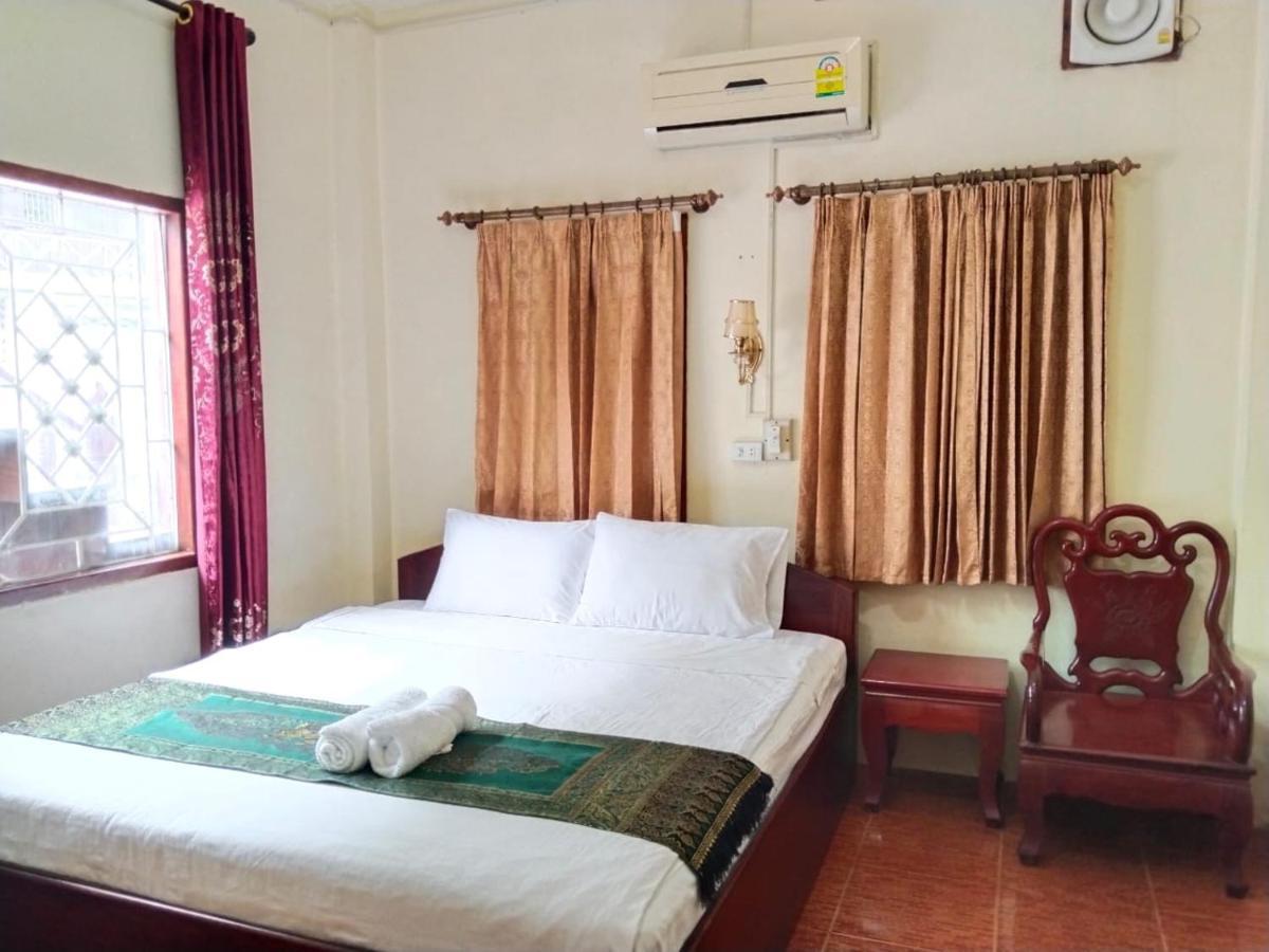 Thipphaphone Guesthouse Muang Pakbèng Buitenkant foto