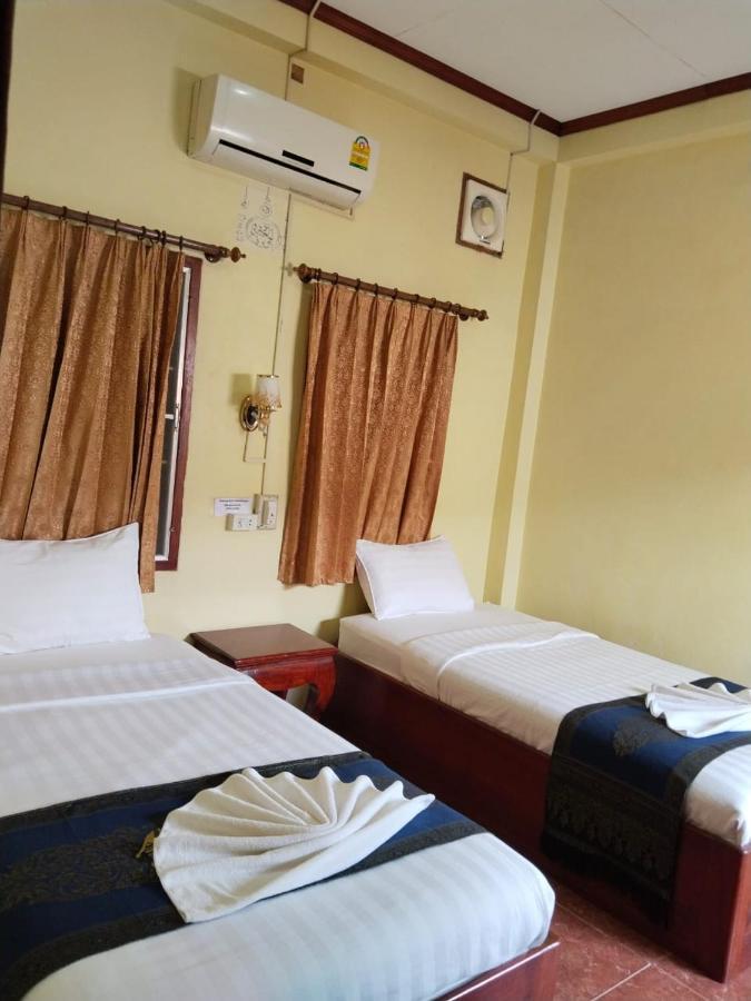 Thipphaphone Guesthouse Muang Pakbèng Buitenkant foto